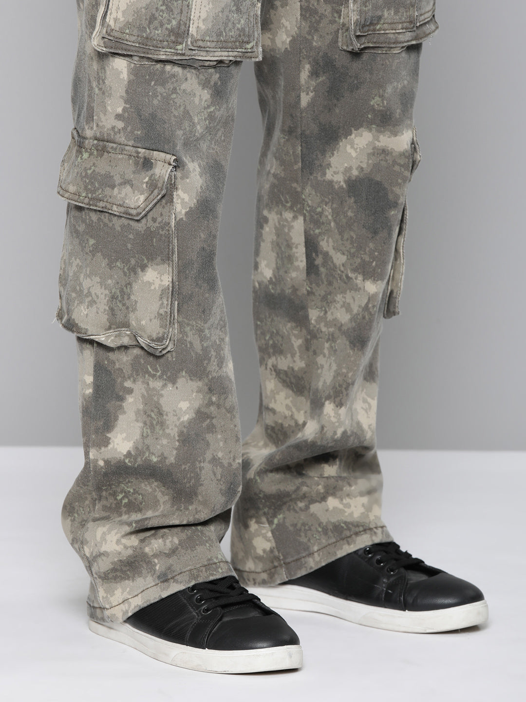 CAMO RELAXED FIT JEAN WITH CARGO POCKETS