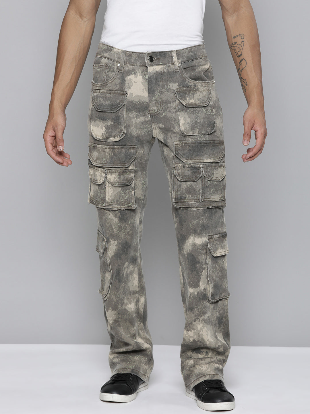 CAMO RELAXED FIT JEAN WITH CARGO POCKETS