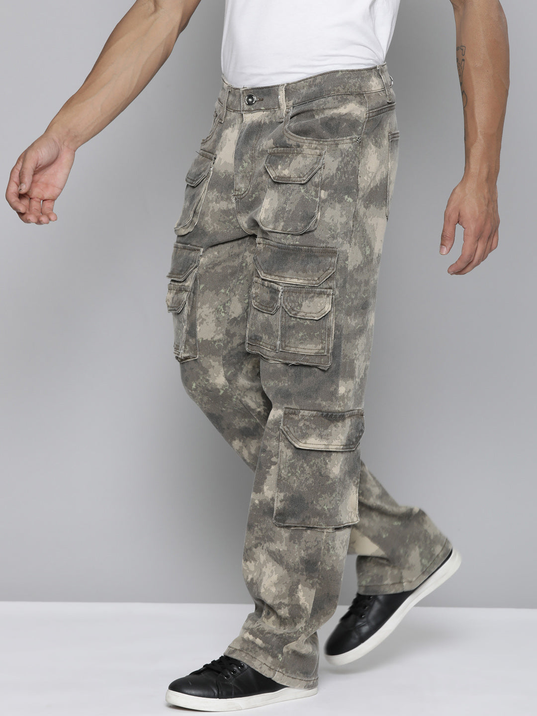 CAMO RELAXED FIT JEAN WITH CARGO POCKETS