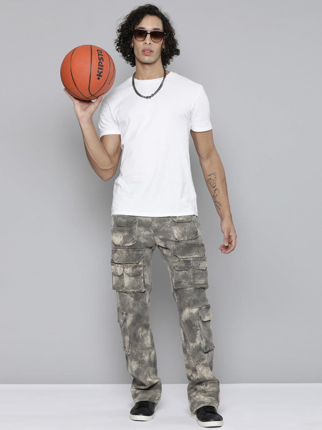 CAMO RELAXED FIT JEAN WITH CARGO POCKETS