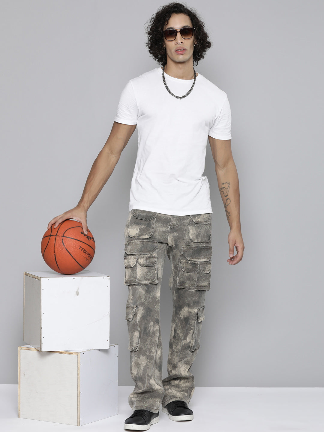 CAMO RELAXED FIT JEAN WITH CARGO POCKETS